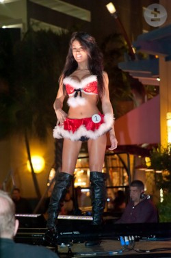 hooterswinterbikinishowhr-2